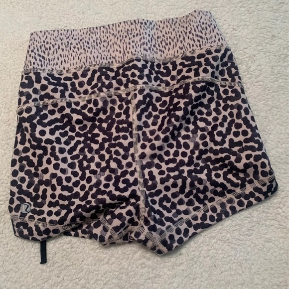 Lululemon Liberty Shorts - Picture 3 of 4